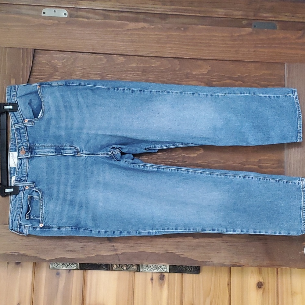 UNIVERSAL THREAD SIZE 18/34R JEANS